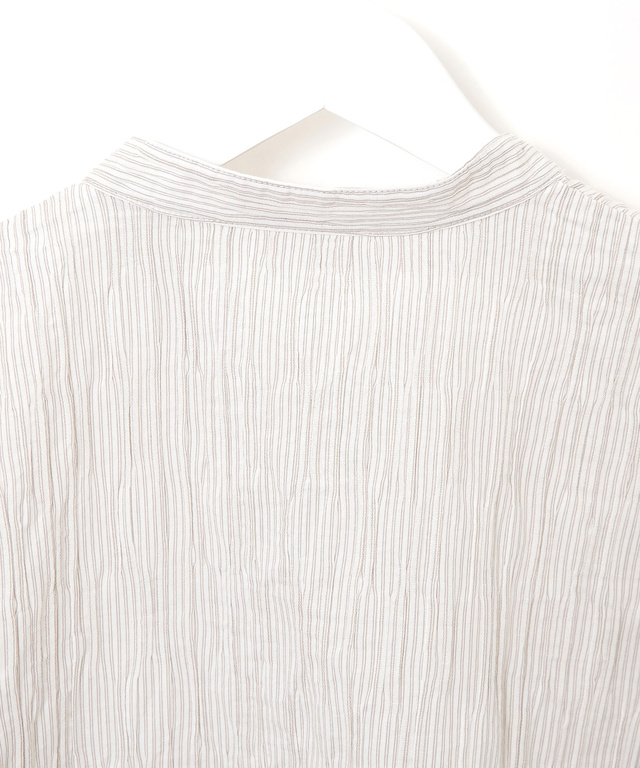 シャーリング ノーカラー ブラウス