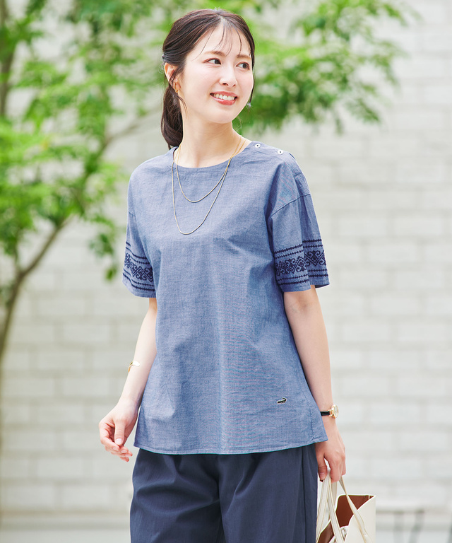 袖刺繍 プルオーバー ブラウス【オンラインショップ限定】