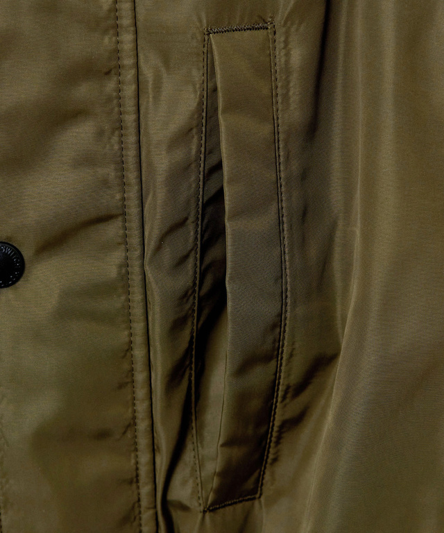 メモリー素材 ダウン ジャケット