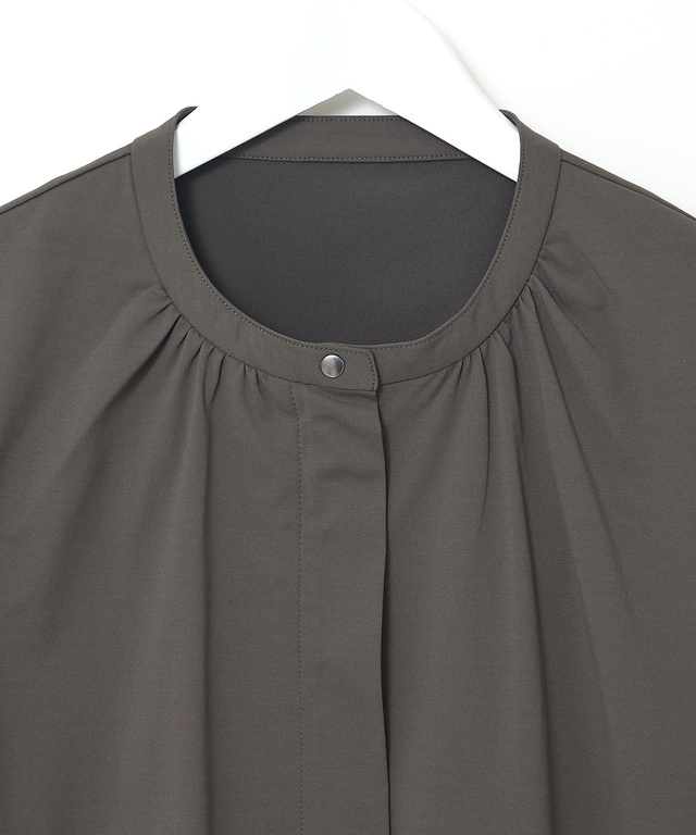 ギャザーデザイン ノーカラー ブルゾン【手洗いOK】