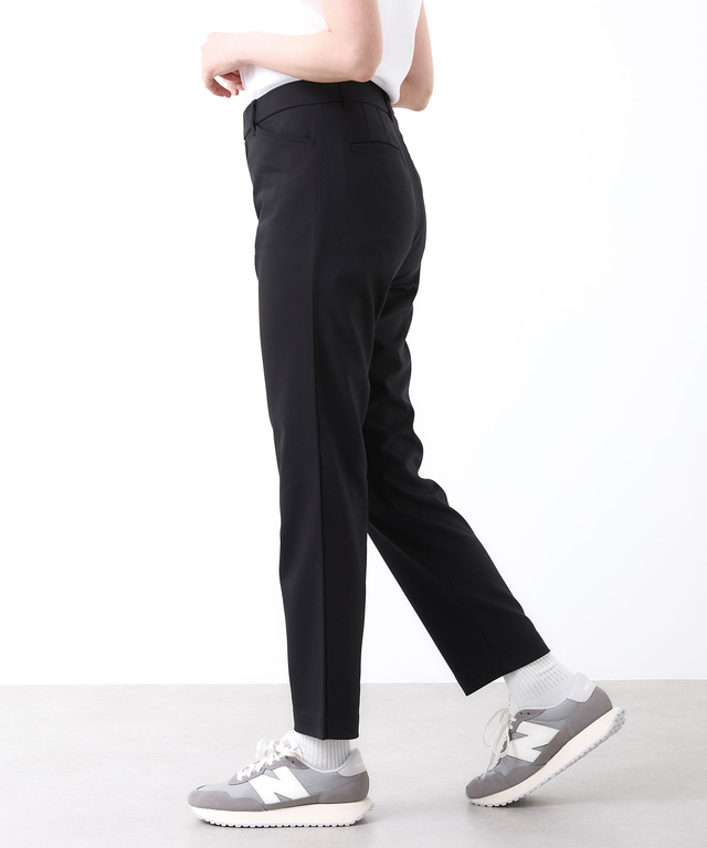 ストレッチ テーパードパンツ
