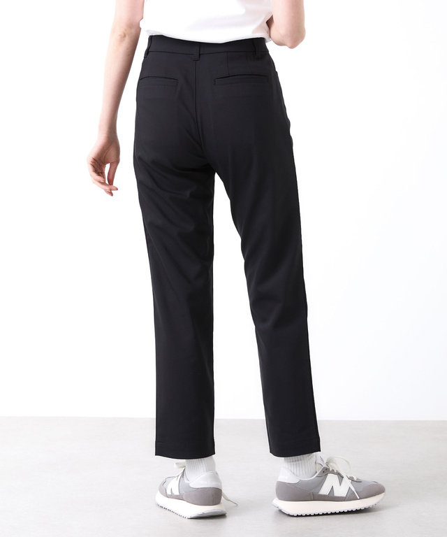 ストレッチ テーパードパンツ