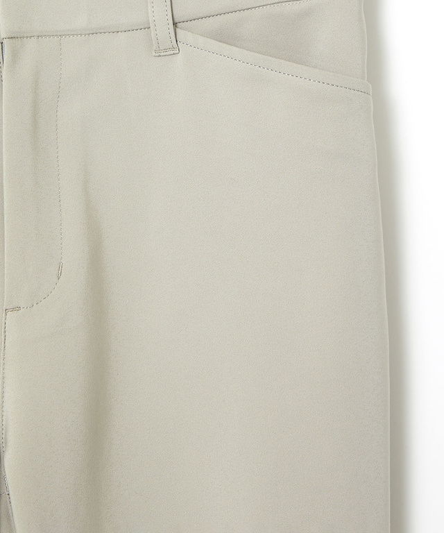 ストレッチ テーパードパンツ