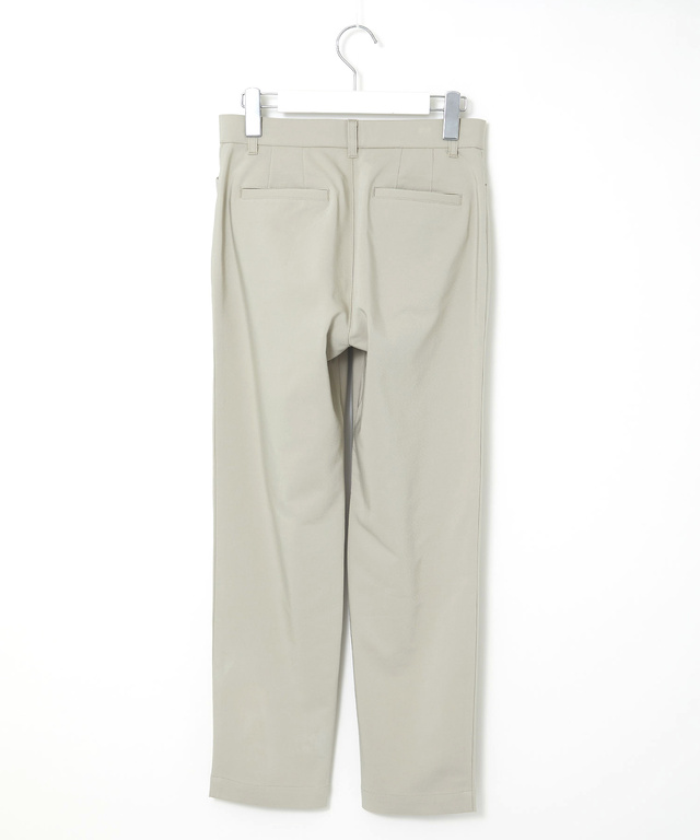 ストレッチ テーパードパンツ