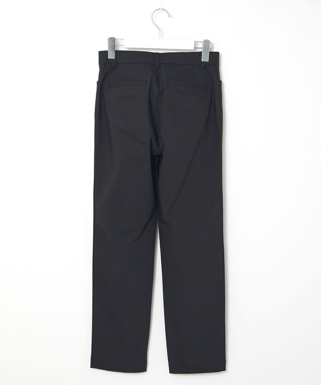 ストレッチ テーパードパンツ